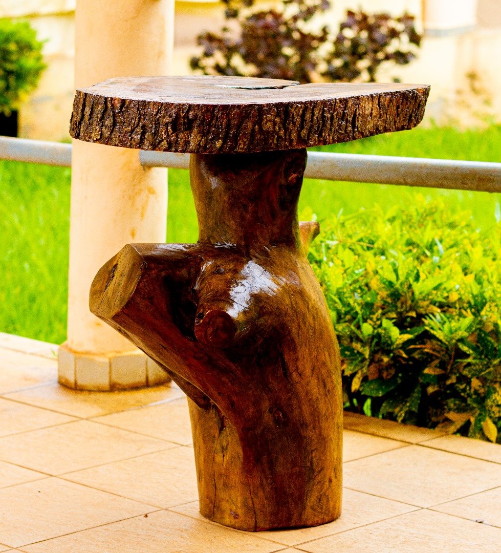 TABLE TRADITIONNELLE