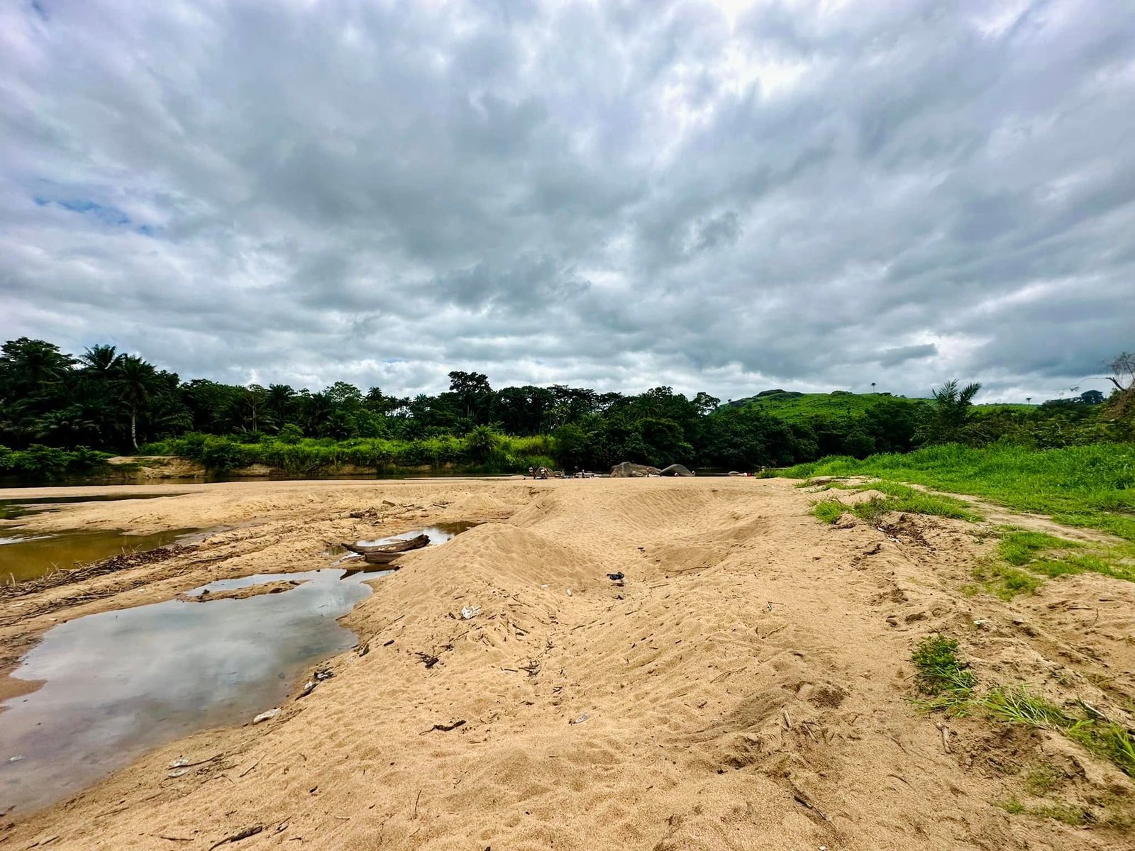 Image du site Plage de Somdou – Détente et Nature au cœur de la Guinée forestière