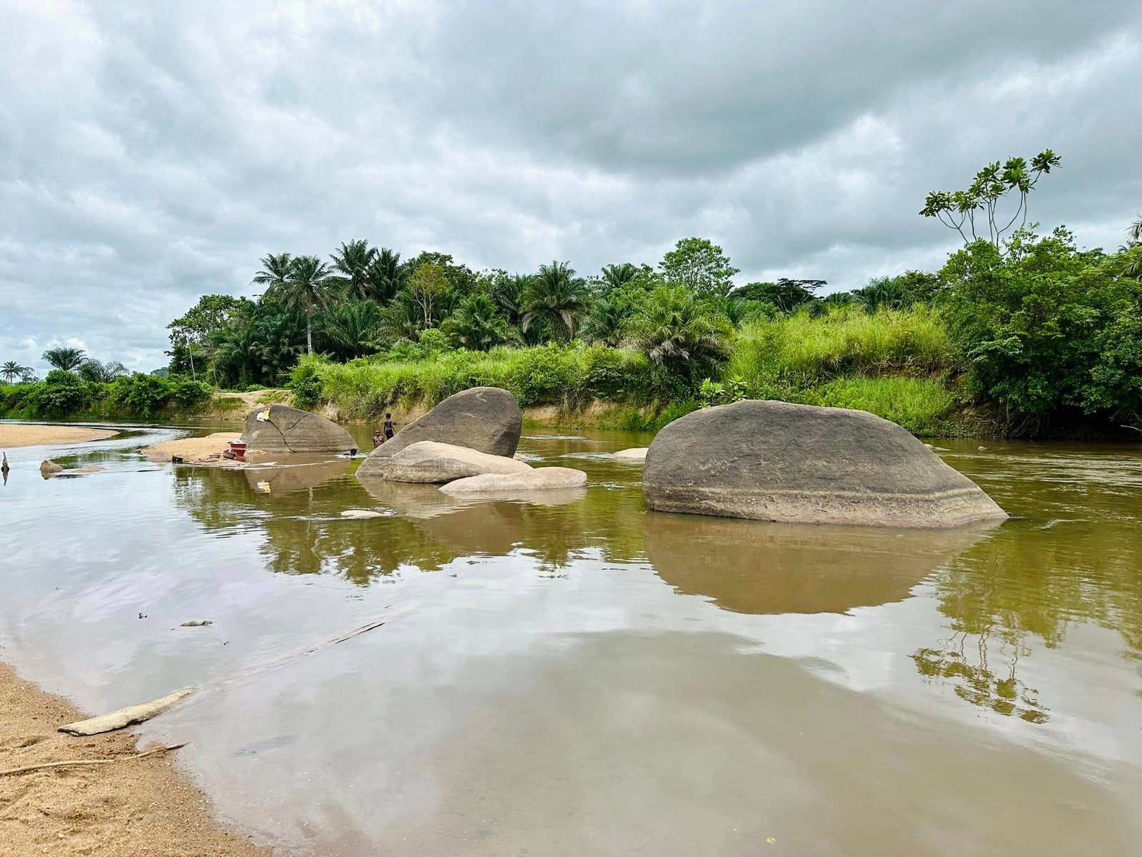 Image du site Plage de Somdou – Détente et Nature au cœur de la Guinée forestière