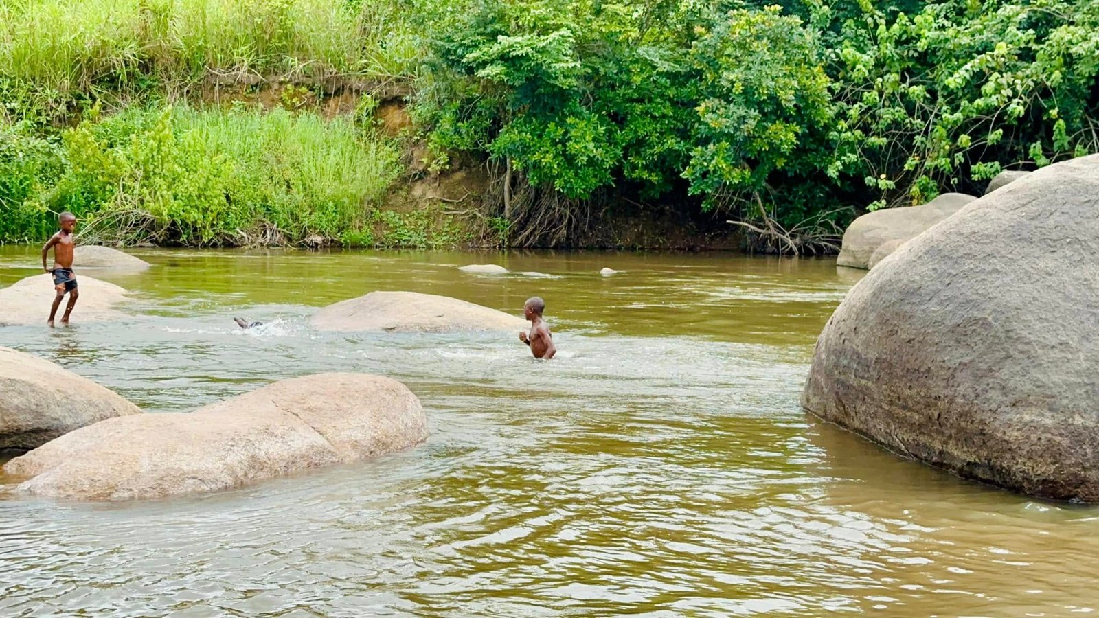 Image du site Plage de Somdou – Détente et Nature au cœur de la Guinée forestière