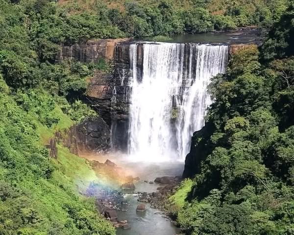 Image du site les Chutes de Kambadaga : Le Trésor Naturel de la Moyenne Guinée