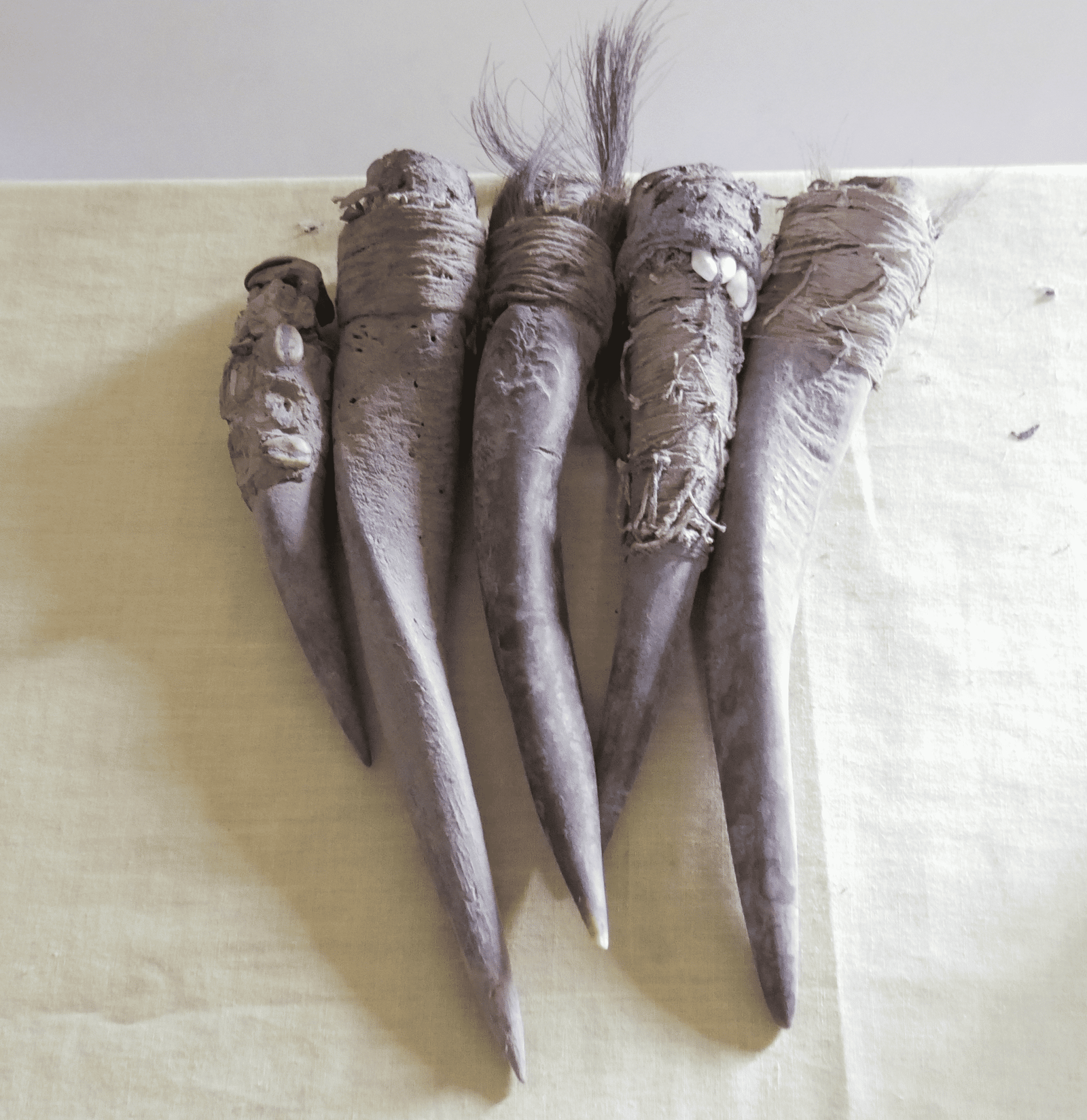 AMULETTES EN CORNE DE BELIER