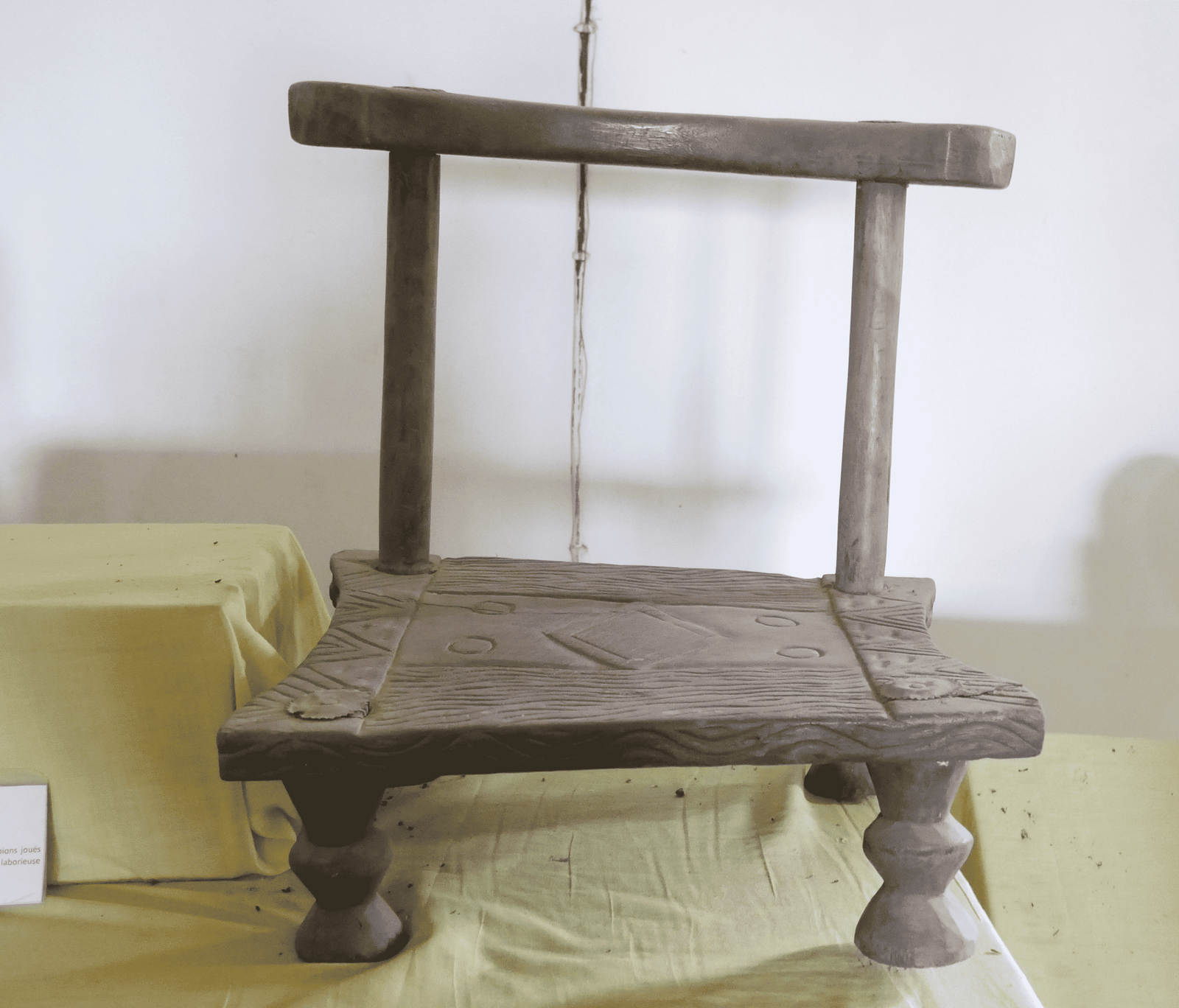 CHAISE TRADITIONNELLE