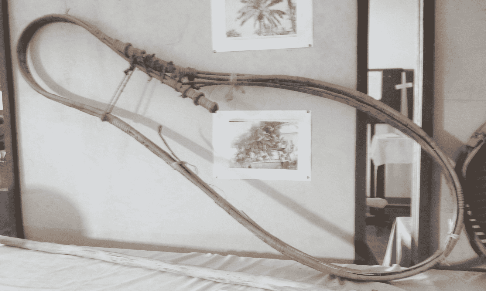 LA CEINTURE A GRIMPER ET SA LANCE