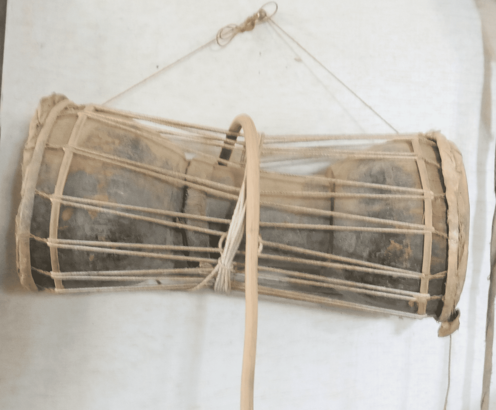 INSTRUMENT DE MUSIQUE (Tambour Sablier)