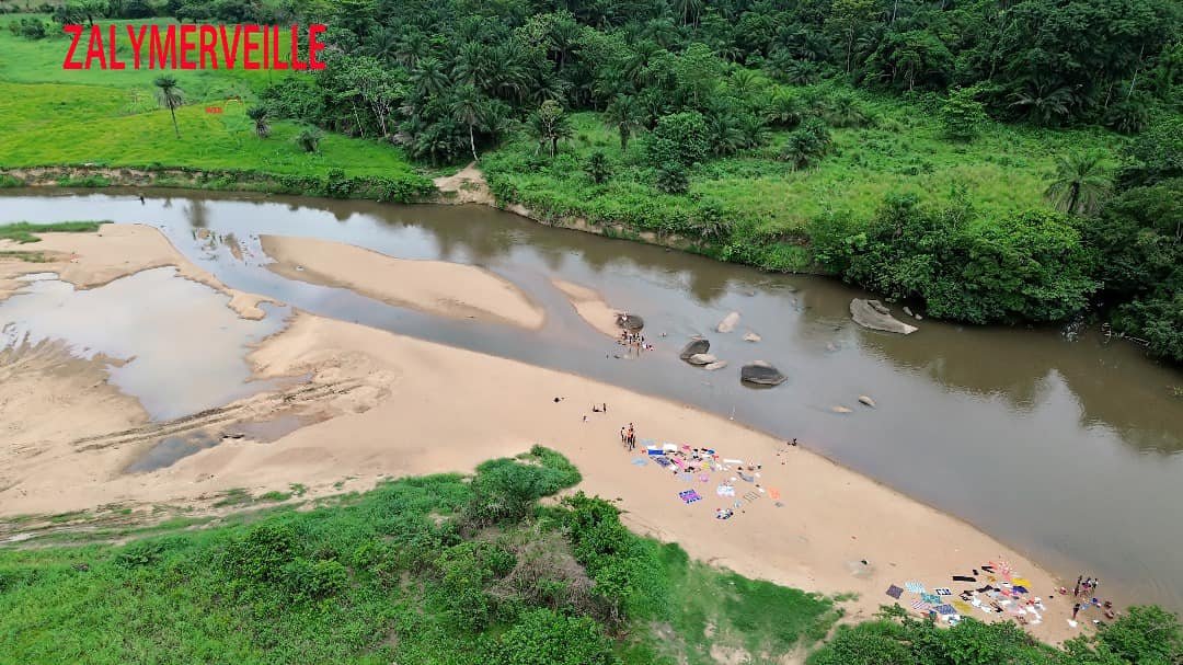 Plage de Somdou – Détente et Nature au cœur de la Guinée forestière